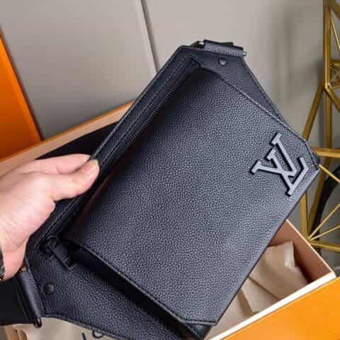 Louis Vuitton LV Slingbag单肩包 M57081
