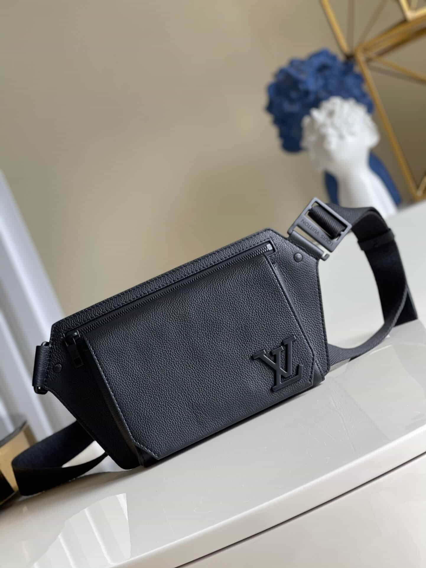 Louis Vuitton Aerogram Slingbag 2021 Ss, Black