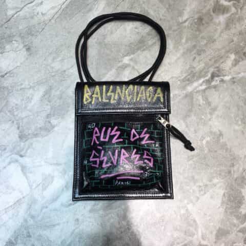 Balenciaga巴黎世家数码烫logo原版进口褶皱皮手机包皮绳挎包
