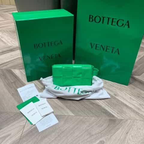 Bottega Veneta葆蝶家 Cassttte四格 651053油蜡皮鹦鹉绿