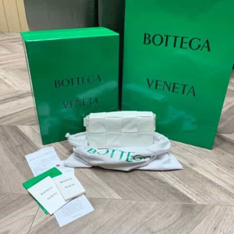 Bottega Veneta葆蝶家 Cassttte四格 651053油蜡皮白色