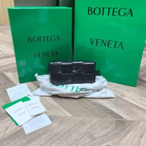 Bottega Veneta葆蝶家 Cassttte四格 651053油蜡皮黑色