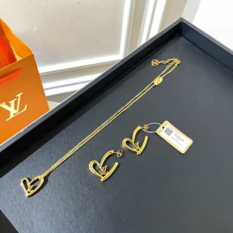 Louis Vuitton 路易威登 lv字母桃心项链耳环