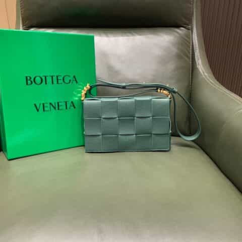 Bottega Veneta Cassette Bag 666870雨树绿 金属配饰款