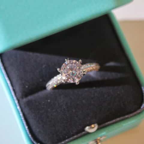 Tiffany& Co. 蒂芙尼经典之作六爪半满钻戒指