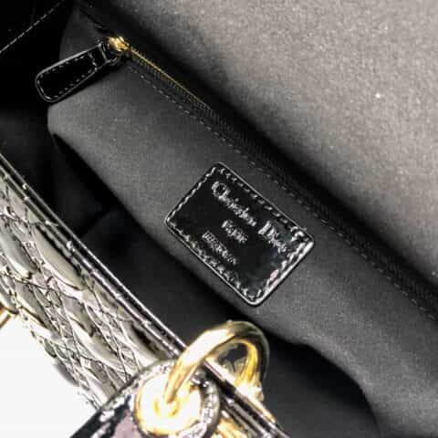 Lady Dior 经典五格戴妃包 2242漆皮黑色金扣