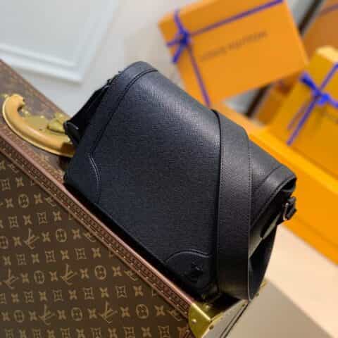 Louis Vuitton LV New Flap 邮差包 M30807