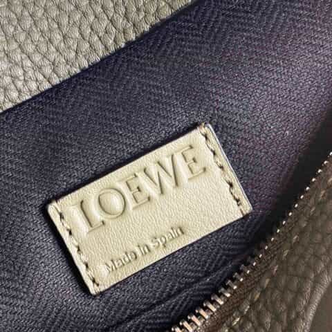 LOEWE罗意威 最新颗粒纹T pouch 系列手包 0219橄榄绿