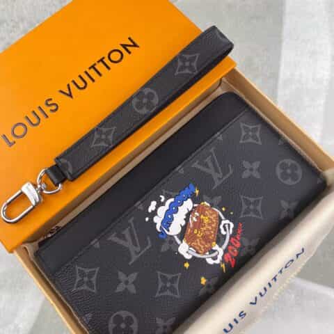 Louis Vuitton LV 小硬箱漫画图案Zippy Dragonne手拿包 M80994