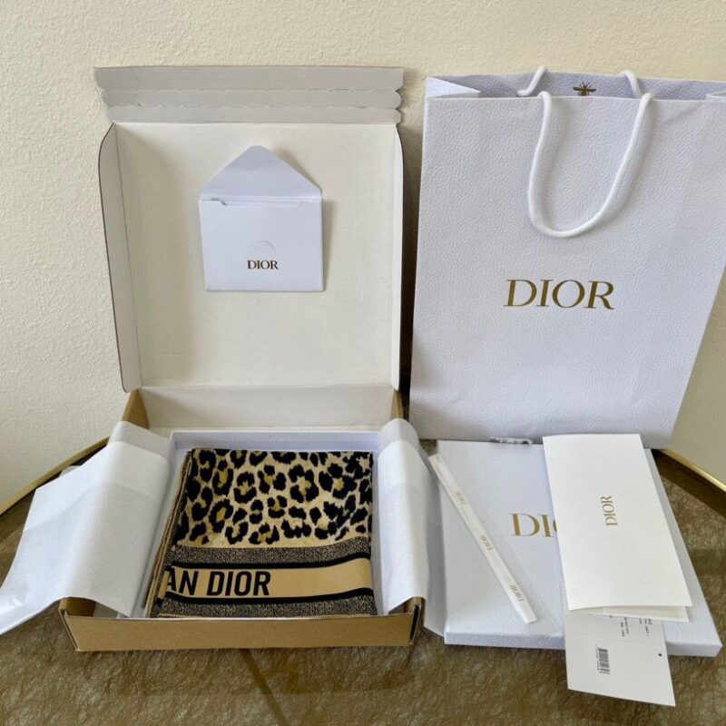 Dior迪奥灰色豹纹印花100%真丝围巾