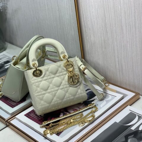 Lady Dior Mini  🍡17cm 三格漆皮戴妃包 M0505白色
