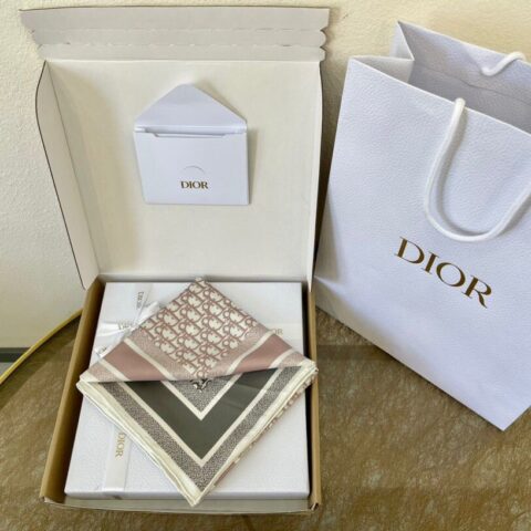 Dior迪奥D•字母双面拼色灰蔷薇粉方巾