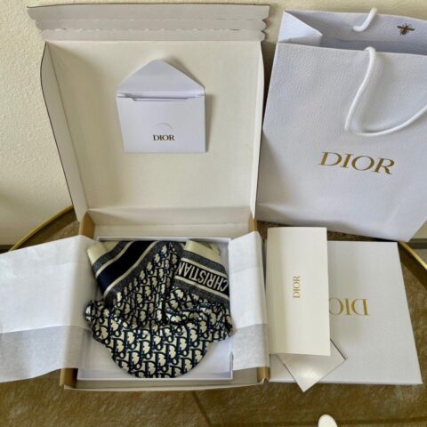Dior迪奥100% 桑蚕丝遮阳帽&方巾