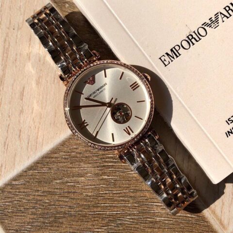 阿玛尼ar60019手表采用半透明表盘腕表