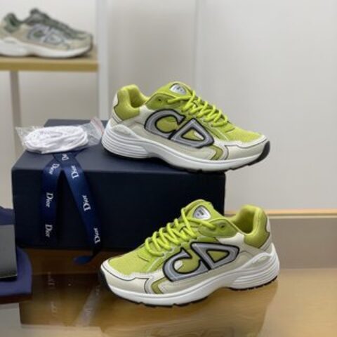 DIOR迪奥   采用皮革面料➕透气网面内里，鞋身两侧反光CD字母LogoB30系列情侣款运动跑鞋