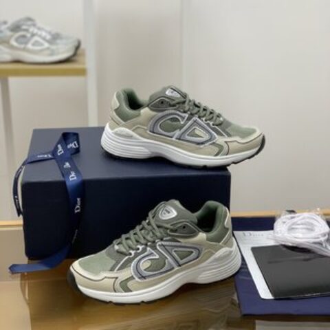 DIOR迪奥   采用皮革面料➕透气网面内里，鞋身两侧反光CD字母LogoB30系列情侣款运动跑鞋