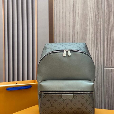 M30835 LV DISCOVERY BACKPACK PM BAG