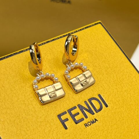 新款 FENDI芬迪珍珠包包耳钉耳环