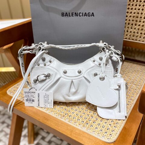 Balenciaga Le Cagole 26CM 抓皱牛皮月牙包 671309奶白色