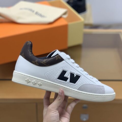 LV/路易威登  白色橡胶外底压印Monogram花卉男士运动鞋