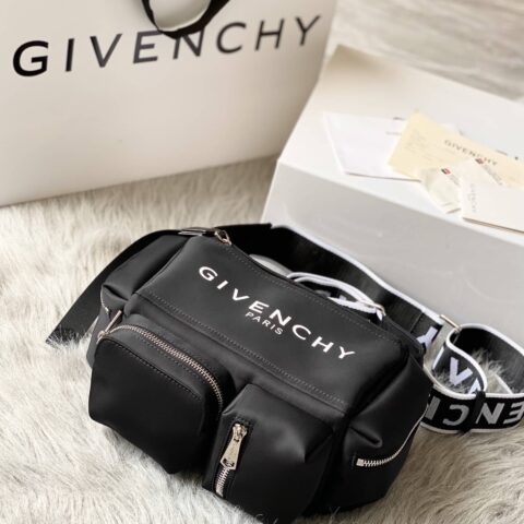 Givenchy纪梵希进口尼龙布腰包/胸包1111