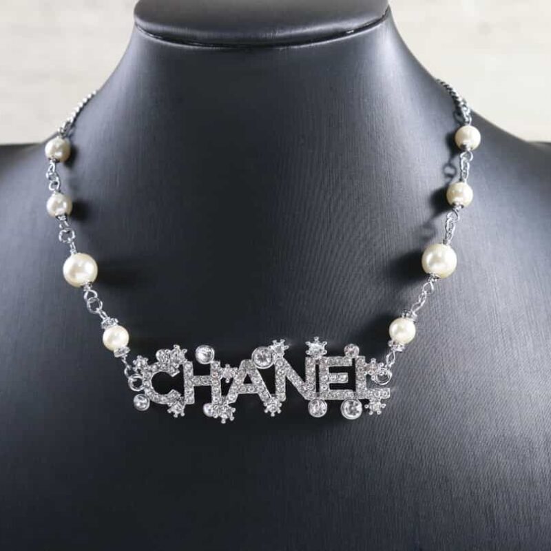 新款☑️ 香奈儿银色23p珍珠满钻字母项链