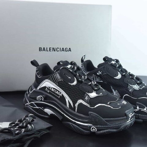 Balenciaga 巴黎世家 Triple S Sneaker 复古老爹鞋