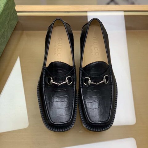 Gucci古驰   采用黑色光滑牛皮革精心制作男士乐福鞋