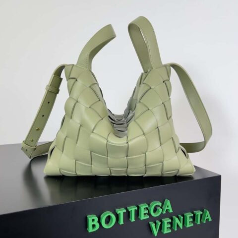 BottegaVeneta葆蝶家保龄球包款号：730327 洞石绿