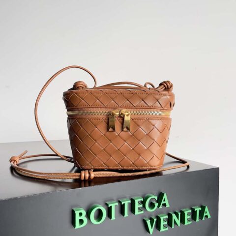 2023新款BV小盒子Bottega Veneta 编织迷你化妆包 型号；743551 小盒子包 橡木棕