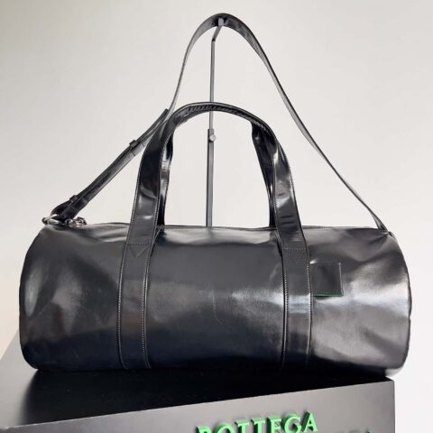 Bottega veneta 皮革旅行包 款号：731192 黑色