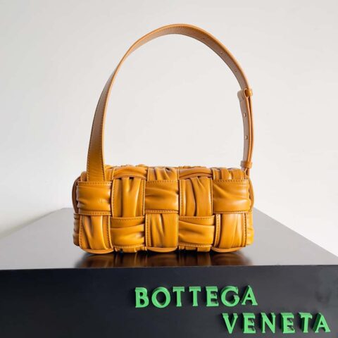 BV新款Bottega Veneta2022秋冬腋下包 款号：736233 金棕色