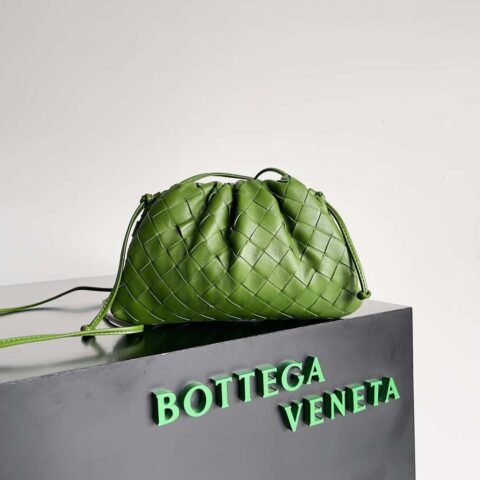 Bottega Veneta THE MINI POUCH 22CM 编织云朵包 585852 鼠尾草绿