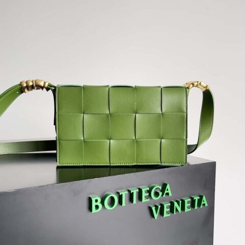 Bottega Veneta CASSETTE 23CM BAG 型号；666870 鼠尾草绿