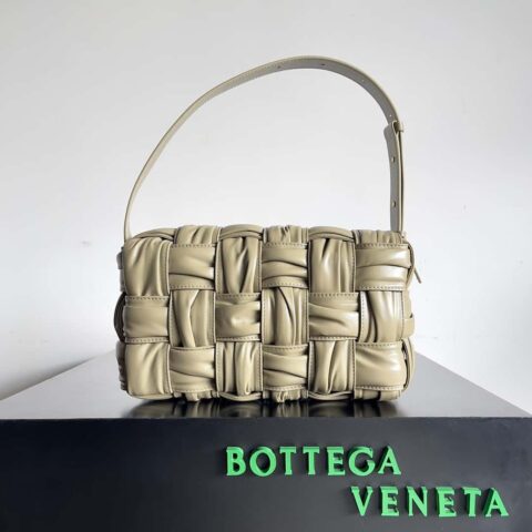 BV新款Bottega Veneta2022秋冬褶皱腋下包 款号：717090