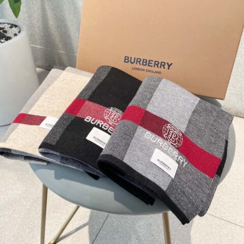 Burberry巴宝莉经典战马100%进口针织羊绒围巾