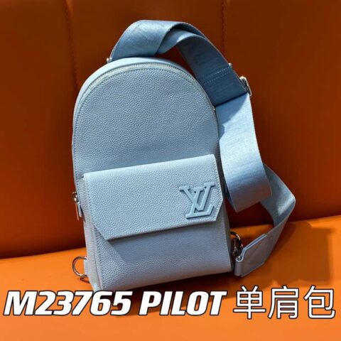【原单精品】M23765蓝色 全皮胸包单肩包系列 秋冬新款 PILOT 单肩包