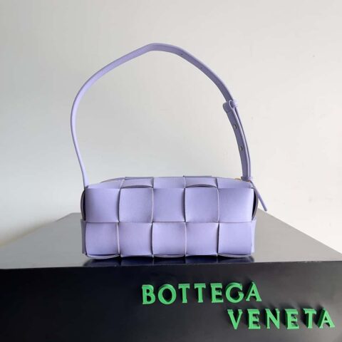 BV秋冬绝美腋下包BOTTEGA新出的BRICK CASSETTE 款号：729166 水晶紫色