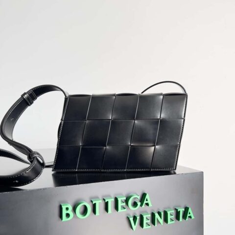 BottegaVeneta 新款Cassette系列男士时尚款号：765897