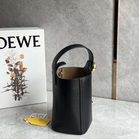 LOEWE 最新𝑷𝒆𝒃𝒃𝒍𝒆水桶包 0705平纹黑色