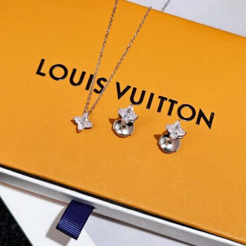 ❗️新品❗️   ☀Louis Vuitton 路易威登菱形钻石项链 耳钉 ☀ LV lconic Pearls 项链